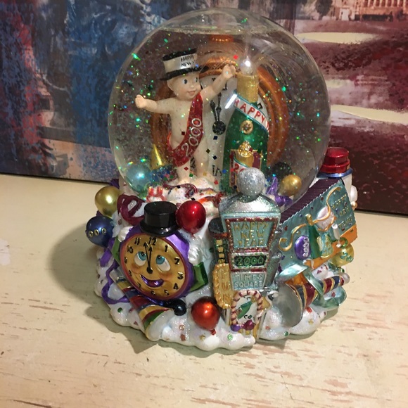 Christopher Radko Musical Snow Globe - Picture 12 of 12